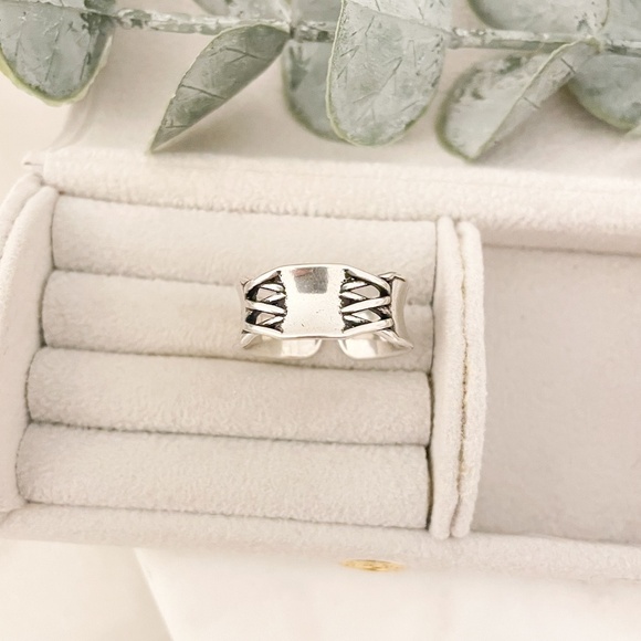 925 Sterling Silver Lace Up Ring Criss Cross Ring Modern Minimalist Ring - Picture 5 of 11